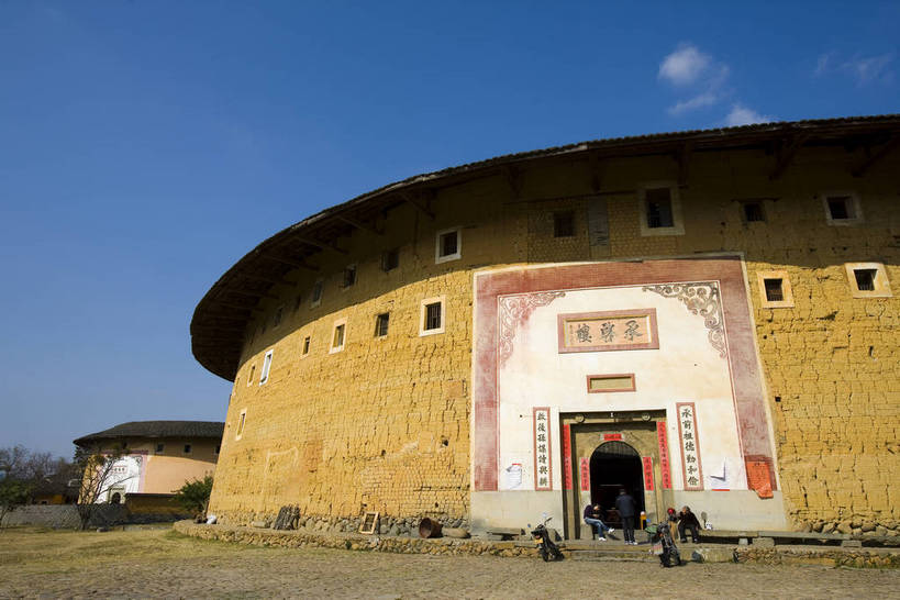 家,横图,彩色,室外,白天,旅游,度假,名胜古迹,田园,标志建筑,地标,建筑,中国,亚洲,风俗,遗迹,房屋,屋子,文化遗产,乡村,古城,古典,古迹,历史,文物,娱乐,建设,传统,古建筑,楼房,民居,少数民族,特色,住宅,古镇,古代,村庄,享受,休闲,旅游胜地,放松,精神,摄影,古代建筑,村,文明,中国文化,特殊,福建,古文明,东亚,土楼,福建省,永定县,中华人民共和国,华东地区,闽,龙岩,龙岩市,古远,流传,制度,平民,特别,旅行,房子,居住区,传统文化,永定土楼,bj174