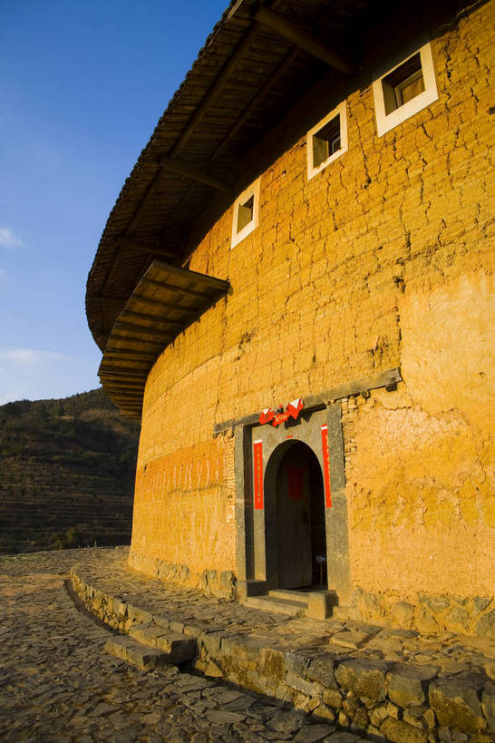 家,竖图,彩色,室外,白天,旅游,度假,名胜古迹,田园,标志建筑,地标,建筑,中国,亚洲,风俗,遗迹,房屋,屋子,文化遗产,乡村,古城,古典,古迹,历史,文物,娱乐,建设,传统,古建筑,楼房,民居,少数民族,特色,住宅,古镇,古代,村庄,享受,休闲,旅游胜地,放松,精神,竖,摄影,古代建筑,村,矗立,文明,中国文化,特殊,耸立,福建,古文明,东亚,土楼,福建省,永定县,中华人民共和国,华东地区,闽,挺立,龙岩,龙岩市,古远,流传,制度,平民,特别,旅行,房子,居住区,传统文化,永定土楼,bj174