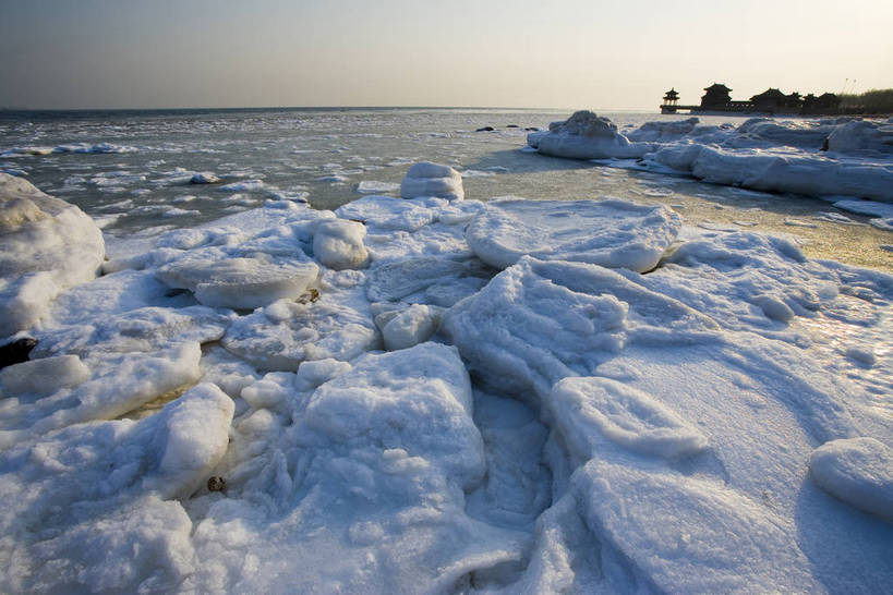 横图,彩色,室外,白天,旅游,度假,名胜古迹,标志建筑,地标,建筑,长城,中国,亚洲,风俗,遗迹,壮观,文化遗产,冬天,古城,辽阔,古典,宏伟,古迹,历史,文物,娱乐,建设,传统,城墙,古建筑,历史建筑,特色,古代,蓝天,天空,天,享受,休闲,广阔,旅游胜地,放松,精神,摄影,城楼,古代建筑,纪念,文明,中国文化,特殊,防御,古文明,东亚,古长城,中华人民共和国,河北省,秦皇岛,抵抗,奇迹,古远,伟大,流传,制度,特别,旅行,传统文化,老龙头,山海关,bj174