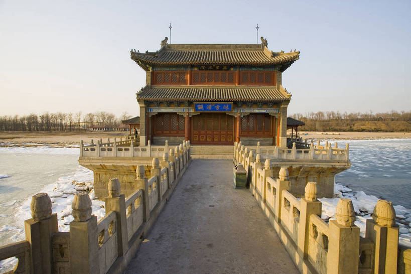 横图,彩色,室外,白天,旅游,度假,名胜古迹,标志建筑,地标,建筑,长城,中国,亚洲,风俗,遗迹,壮观,文化遗产,冬天,古城,辽阔,古典,宏伟,古迹,历史,文物,娱乐,建设,传统,城墙,古建筑,历史建筑,特色,古代,蓝天,天空,天,享受,休闲,广阔,旅游胜地,放松,精神,摄影,城楼,古代建筑,纪念,文明,中国文化,特殊,防御,古文明,东亚,古长城,中华人民共和国,河北省,秦皇岛,抵抗,奇迹,古远,伟大,流传,制度,特别,旅行,传统文化,老龙头,山海关,bj174