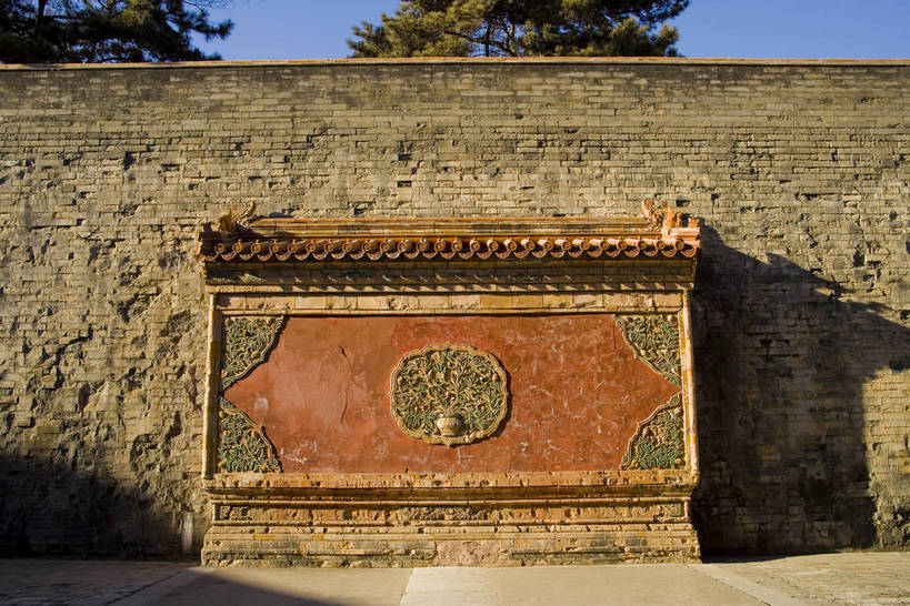 横图,彩色,室外,白天,旅游,度假,神秘,名胜古迹,门,标志建筑,道路,地标,建筑,路,公路,中国,亚洲,花纹,风俗,遗迹,艺术,雕刻,雕像,图案,楼阁,文化遗产,交通,古迹,历史,文物,娱乐,建设,传统,古建筑,享受,休闲,旅游胜地,放松,精神,气派,摄影,古代建筑,权威,陵墓,象征,高贵,美好,拱形门,感受,图样,参观,古文明,东亚,中华人民共和国,权力,河北,威严,权势,伟大,古代文明,制度,特征,皇家,势力,马路,彩图,旅行,皇陵,东陵,清东陵,bj174