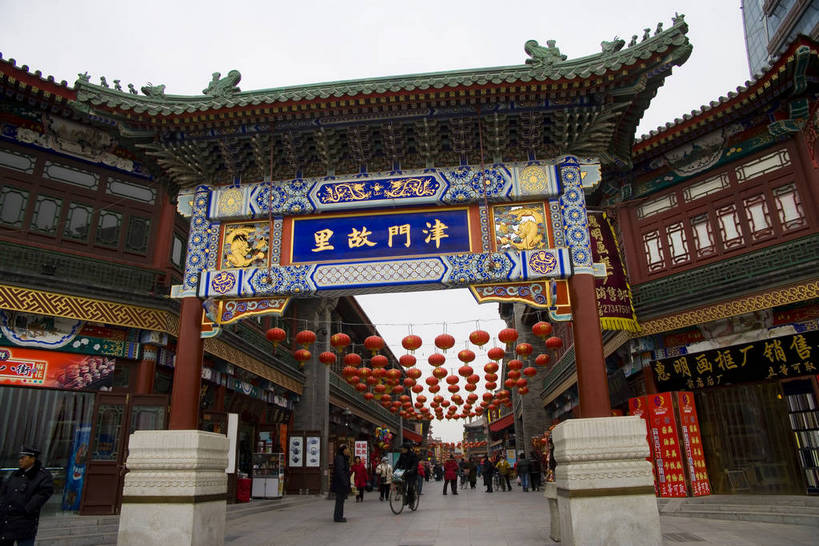 人群,横图,彩色,室外,白天,旅游,度假,名胜古迹,标志建筑,地标,建筑,雕塑,天津,中国,亚洲,遗迹,民俗,灯笼,雕像,浮雕,文化遗产,古城,牌坊,牌楼,集市,古典,古迹,历史,文物,娱乐,建设,古建筑,红灯笼,石雕,民居,古镇,古代,石狮,享受,休闲,旅游胜地,放松,思想,摄影,赶集,古代建筑,纪念,石像,文明,中国文化,古文明,东亚,中华人民共和国,古远,古代文明,流传,观光,旅行,游览,居住区,传统文化,飞檐,bj174