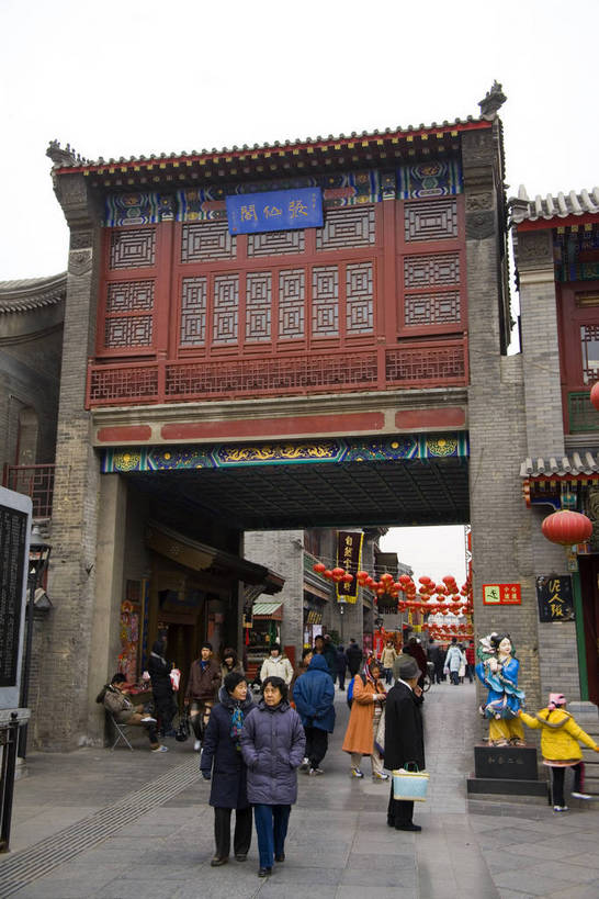 人群,竖图,彩色,室外,白天,旅游,度假,名胜古迹,标志建筑,地标,建筑,雕塑,天津,中国,亚洲,遗迹,民俗,灯笼,雕像,浮雕,文化遗产,古城,牌坊,牌楼,集市,古典,古迹,历史,文物,娱乐,建设,古建筑,红灯笼,石雕,民居,古镇,古代,石狮,享受,休闲,旅游胜地,放松,竖,思想,摄影,赶集,古代建筑,纪念,石像,矗立,文明,中国文化,耸立,古文明,东亚,中华人民共和国,挺立,古远,古代文明,流传,观光,旅行,游览,居住区,传统文化,飞檐,bj174