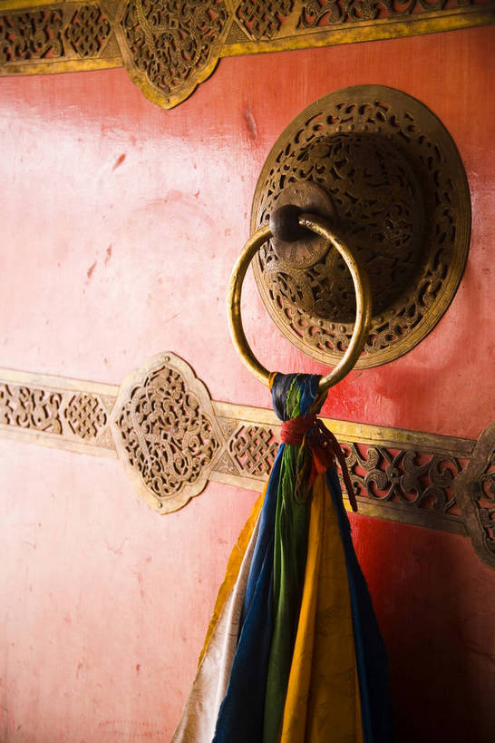 寺庙,竖图,彩色,室外,旅游,名胜古迹,门,标志建筑,地标,建筑,中国,亚洲,朝拜,节日,民俗,丝带,图片,文化遗产,建筑群,文化,门环,建设,门扣,虔诚,祈祷,健康,竖,许愿,摄影,宗教,佛教,信仰,古代建筑,纪念,祈求,祭祀,矗立,中国文化,耸立,参观,东亚,甘肃省,藏传佛教,拉卜楞寺,中华人民共和国,挺立,甘南,释教,夏河,平安,旅行,游览,庙,寺,传统文化,bj174