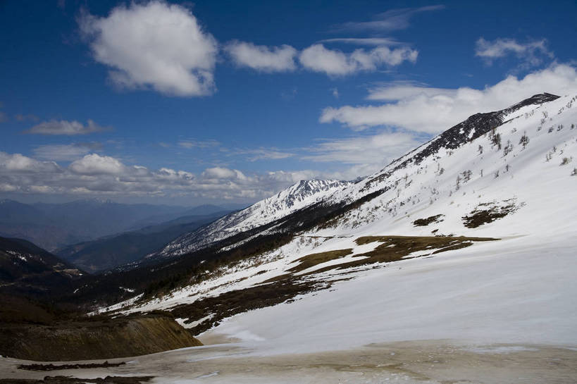 横图,彩色,旅游,度假,名胜古迹,山,雪山,标志建筑,地标,建筑,中国,亚洲,遗迹,高山,景观,云,古迹,文物,娱乐,建设,古建筑,云南,天空,自然,享受,休闲,旅游胜地,景色,放松,摄影,地理,自然风光,古文明,东亚,地貌,白马雪山,中华人民共和国,旅行,bj174