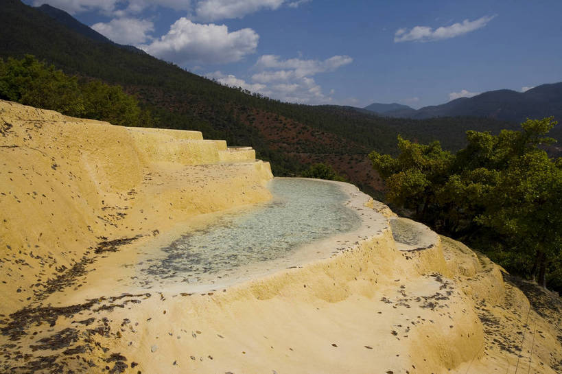 横图,彩色,旅游,度假,名胜古迹,山,标志建筑,地标,建筑,中国,亚洲,遗迹,景观,古迹,文物,娱乐,建设,古建筑,云南,自然,享受,休闲,旅游胜地,景色,放松,摄影,地理,自然风光,古文明,东亚,地貌,中华人民共和国,旅行,地质,白水台,bj174