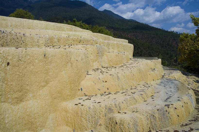 横图,彩色,旅游,度假,名胜古迹,山,标志建筑,地标,建筑,中国,亚洲,遗迹,景观,古迹,文物,娱乐,建设,古建筑,云南,自然,享受,休闲,旅游胜地,景色,放松,摄影,地理,自然风光,古文明,东亚,地貌,中华人民共和国,旅行,地质,白水台,bj174