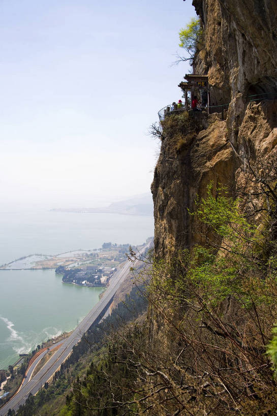 竖图,彩色,室外,白天,旅游,山,昆明,中国,亚洲,景观,水池,云南,特色,自然,远景,景色,竖,摄影,人文景观,西山,矗立,自然风光,耸立,昆明市,东亚,龙门,云南省,滇池,中华人民共和国,省会,西南地区,挺立,滇,旅行,昆明龙门,昆明西山,罗汉山三清阁,三清阁,西山区,bj174