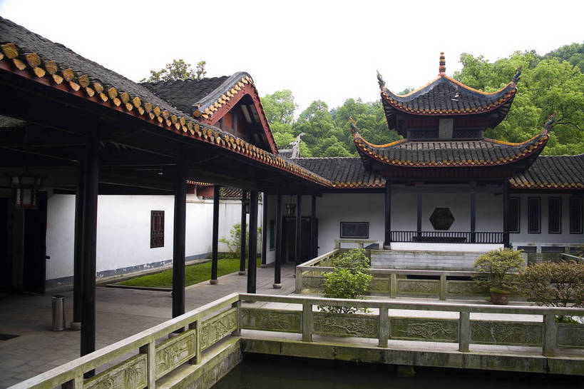 花园,横图,彩色,室外,白天,旅游,度假,名胜古迹,标志建筑,地标,建筑,中国,亚洲,遗迹,图片,庭院,文化遗产,建筑群,古典,古迹,文物,娱乐,建设,古建筑,树木,享受,休闲,旅游胜地,放松,摄影,文明,中国文化,古文明,东亚,湖南,湖南省,中华人民共和国,省会,华中地区,长沙,长沙市,湘,幽静,旅行,传统文化,岳麓山,岳麓书院,飞檐,湖南大学,岳麓区,bj174