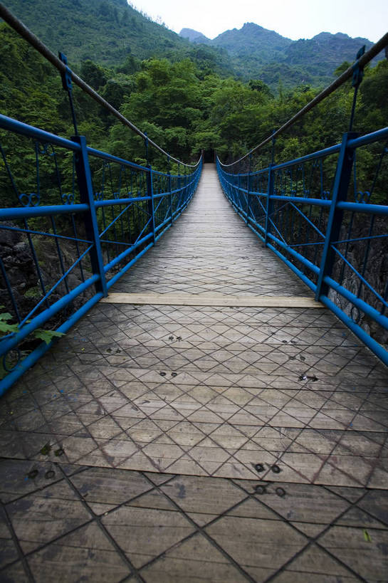 竖图,彩色,室外,特写,白天,旅游,度假,名胜古迹,标志建筑,地标,建筑,黄果树,黄果树瀑布,中国,亚洲,局部,遗迹,图片,桥,古迹,文物,娱乐,建设,古建筑,树木,自然,索桥,享受,休闲,旅游胜地,景色,放松,竖,摄影,矗立,美好,自然风光,耸立,古文明,东亚,贵州,贵州省,安顺,中华人民共和国,安顺市,黔,西南地区,天星桥,挺立,黄果树大瀑布,旅行,天星桥景区,镇宁布依族苗族自治县,镇宁县,bj174