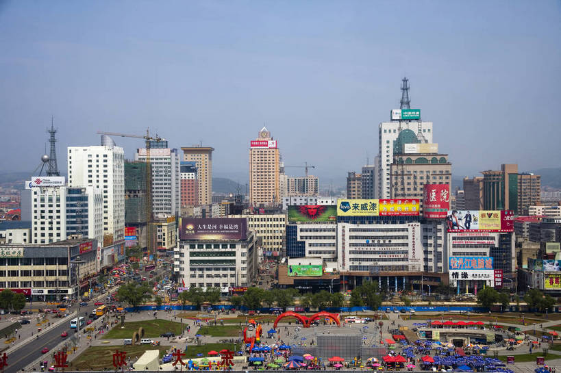 横图,室外,白天,旅游,度假,美景,名胜古迹,城市风光,标志建筑,城市,大厦,道路,地标,建筑,街道,路,公路,中国,亚洲,遗迹,景观,建筑群,交通,都市,古迹,文物,娱乐,建设,现代,古建筑,现代建筑,享受,休闲,旅游胜地,景色,放松,经济,古文明,东亚,黑龙江,中华人民共和国,牡丹江,繁荣,进步,马路,旅行,bj174