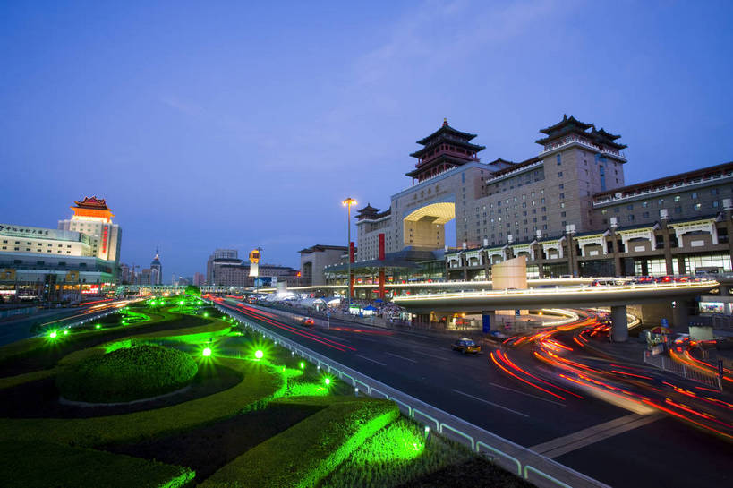 火车站,横图,彩色,室外,美景,城市风光,城市,道路,建筑,街道,路,夜景,公路,中国,亚洲,景观,灯光,交通,首都,都市,现代建筑,灿烂,景色,运输,摄影,文明,灯火通明,东亚,中华人民共和国,马路,北京火车站,西客站,bj174