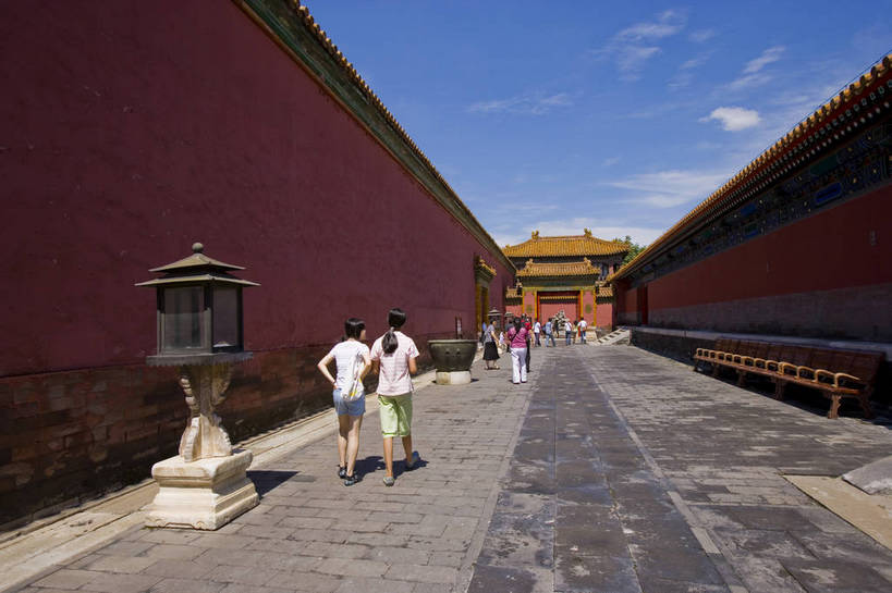 故宫,宫殿,横图,彩色,室外,特写,白天,旅游,度假,名胜古迹,门,标志建筑,地标,建筑,北京,中国,亚洲,风俗,遗迹,图片,墙,庭院,文化遗产,建筑群,院子,古典,古迹,历史,文化,文物,娱乐,建设,传统,城墙,古建筑,墙壁,墙面,蓝天,紫禁城,享受,休闲,旅游胜地,放松,精神,摄影,古代建筑,皇帝,坚硬,权威,宫廷,象征,高贵,近景,防御,古文明,东亚,中华人民共和国,权力,统治,威严,权势,王宫,古代文明,制度,天子,坚固,九五之尊,圣上,统治者,陛下,官家,势力,旅行,皇宫,传统文化,bj174