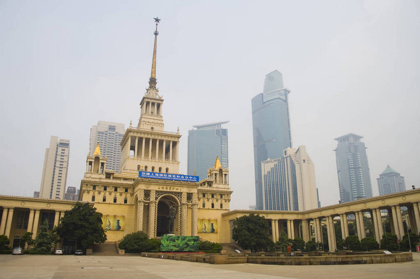 横图,彩色,室外,白天,旅游,度假,名胜古迹,城市风光,标志建筑,地标,建筑,上海,中国,亚洲,遗迹,景观,文化遗产,建筑群,古典,古迹,文物,娱乐,建设,古建筑,历史建筑,地标建筑,享受,休闲,旅游胜地,放松,摄影,文明,中国文化,上海展览中心,古文明,东亚,中华人民共和国,旅行,bj174