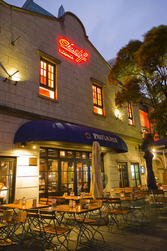 酒吧,竖图,彩色,室外,购物,美景,道路,建筑,街道,路,夜景,公路,上海,中国,亚洲,景观,灯光,交通,商业街,休闲,灿烂,景色,摄影,新天地,东亚,中华人民共和国,马路,商业,大楼,bj174