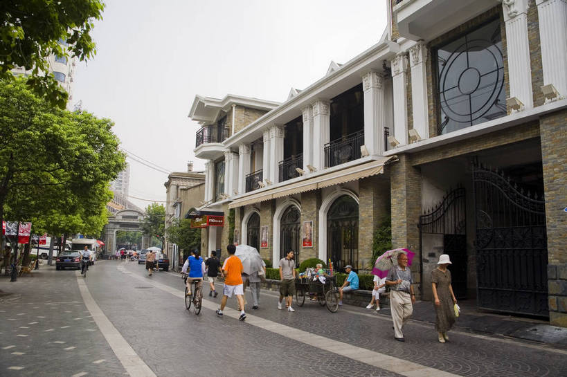 横图,彩色,室外,白天,旅游,度假,美景,名胜古迹,标志建筑,道路,地标,建筑,街道,路,公路,上海,中国,亚洲,遗迹,景观,交通,古迹,文物,娱乐,建设,古建筑,虹口区,享受,休闲,旅游胜地,景色,放松,摄影,申,古文明,东亚,多伦路,上海市,中华人民共和国,沪,华东地区,马路,旅行,窦乐安路,多伦路文化街,上海多伦路文化名人街,bj174