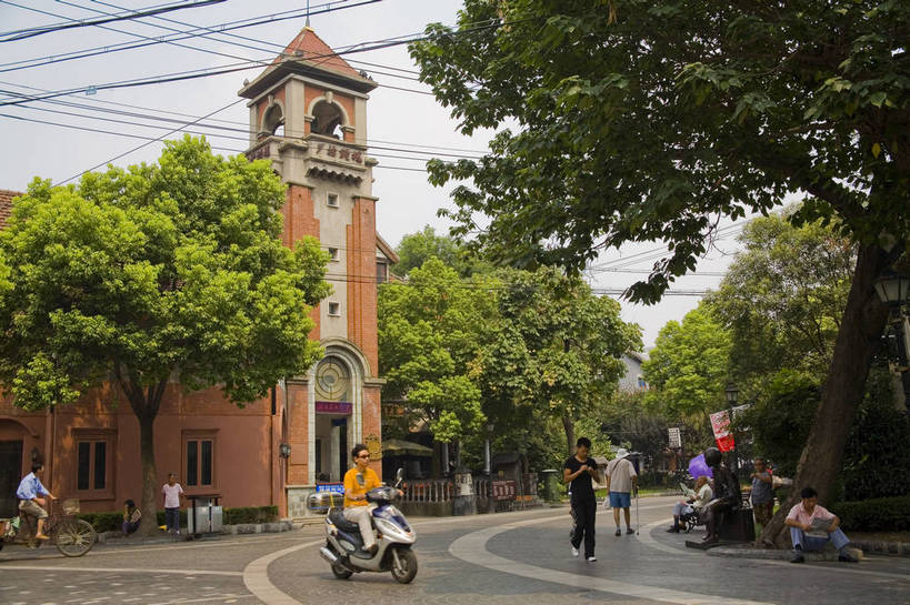 横图,彩色,室外,白天,旅游,度假,美景,名胜古迹,标志建筑,道路,地标,建筑,街道,路,公路,上海,中国,亚洲,遗迹,景观,建筑群,交通,古迹,文物,娱乐,建设,古建筑,虹口区,享受,休闲,旅游胜地,景色,放松,摄影,申,古文明,东亚,多伦路,上海市,中华人民共和国,沪,华东地区,马路,旅行,窦乐安路,多伦路文化街,上海多伦路文化名人街,bj174