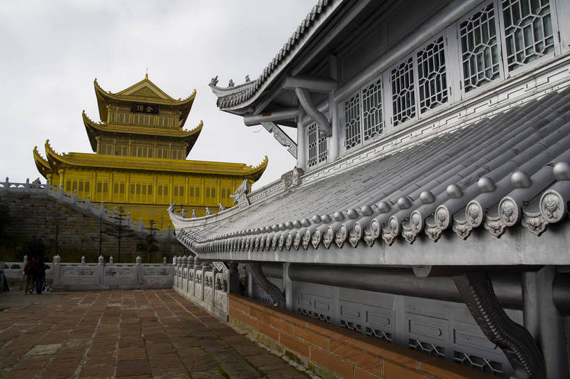 横图,彩色,室外,白天,旅游,度假,名胜古迹,标志建筑,地标,建筑,峨眉山,中国,亚洲,遗迹,景观,文化遗产,建筑群,古典,古迹,文物,娱乐,建设,古建筑,金顶,享受,休闲,旅游胜地,放松,摄影,四川省,中国文化,古文明,东亚,中华人民共和国,旅行,bj174