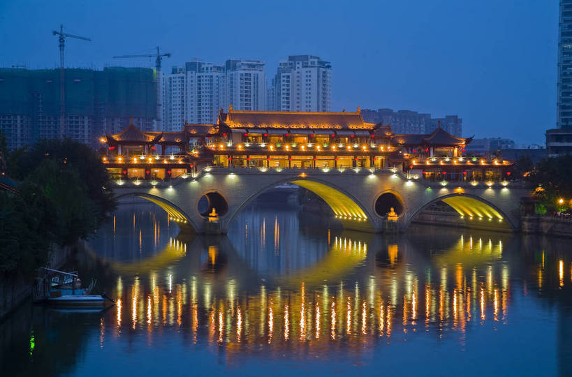 无人,横图,彩色,室外,旅游,城市风光,标志建筑,地标,建筑,夜景,中国,亚洲,河岸,建筑群,桥,灯光,古典,建设,石桥,现代建筑,树木,灿烂,摄影,四川省,东亚,成都,中华人民共和国,河,江,旅行,高楼,居住区,bj174