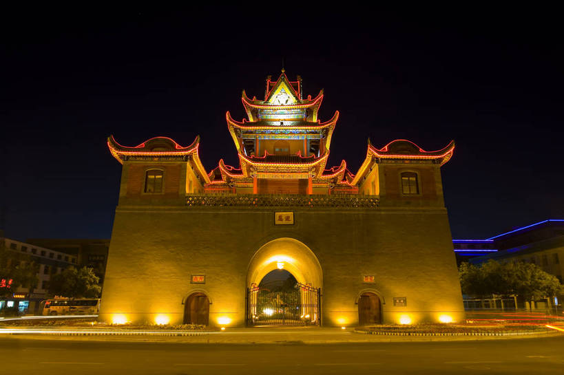 无人,横图,彩色,室外,特写,旅游,度假,名胜古迹,标志建筑,地标,建筑,夜景,中国,亚洲,遗迹,文化遗产,灯光,古迹,文物,娱乐,建设,古建筑,享受,休闲,灿烂,旅游胜地,放松,摄影,人文景观,古代建筑,中国文化,古文明,东亚,宁夏,银川,鼓楼,中华人民共和国,旅行,bj174
