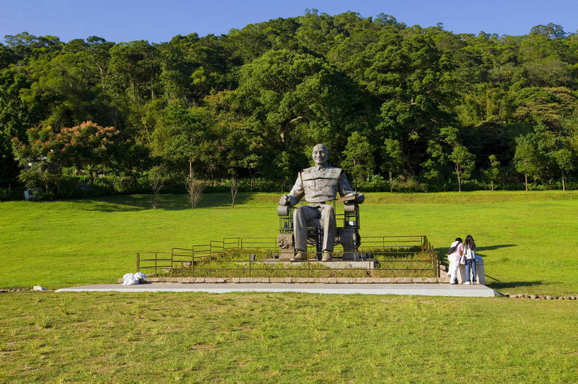 公园,横图,彩色,室外,白天,草坪,树林,雕塑,台湾,中国,亚洲,雕像,蓝天,绿地,摄影,纪念,蒋介石,东亚,台北,桃园县,港澳台,中华人民共和国,台湾省,慈湖,大溪镇,桃园,台,蒋中正,慈湖蒋陵,bj174