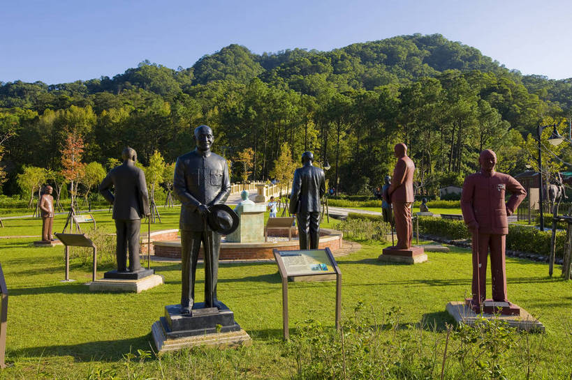 公园,横图,彩色,室外,白天,草坪,树林,雕塑,台湾,中国,亚洲,雕像,蓝天,绿地,摄影,纪念,蒋介石,东亚,台北,桃园县,港澳台,中华人民共和国,台湾省,慈湖,大溪镇,桃园,台,蒋中正,慈湖蒋陵,bj174