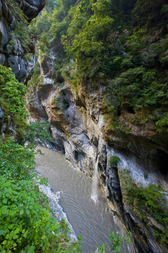 无人,公园,竖图,彩色,室外,白天,旅游,度假,名胜古迹,山,树林,峡谷,标志建筑,地标,建筑,台湾,中国,亚洲,遗迹,景观,山谷,古迹,文物,娱乐,建设,古建筑,自然,溪水,享受,休闲,旅游胜地,放松,竖,摄影,国家公园,古文明,东亚,花莲县,南投县,港澳台,中华人民共和国,台湾省,台中,台中市,太鲁阁国家公园,花莲,南投,次高太鲁阁国立公园,台,台湾太鲁阁国家公园,太鲁阁,bj174