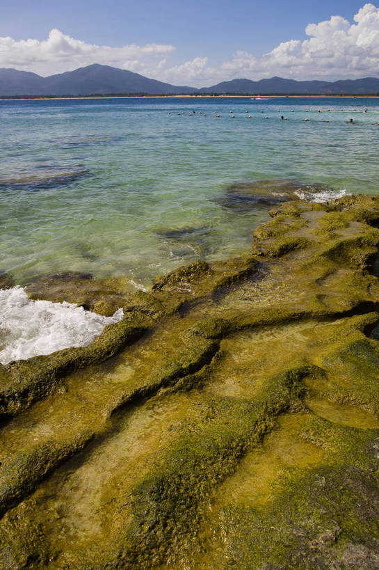 竖图,彩色,室外,白天,旅游,沙滩,三亚,中国,亚洲,云,海南,天空,休闲,旅游胜地,竖,摄影,海滨,东亚,中华人民共和国,海,海滩,旅行,蜈支洲岛,bj174