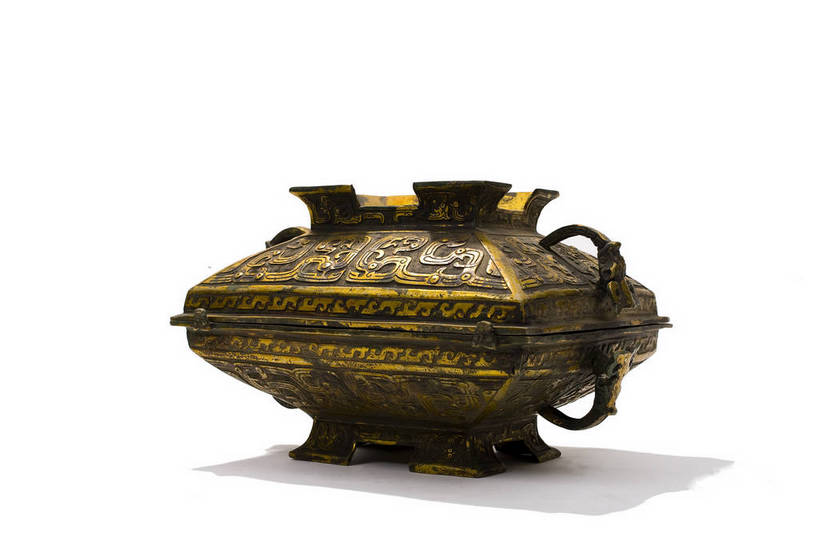 横图,彩色,静物,中国,装饰,纹路,雕刻,图片,纹理,文化遗产,艺术品,历史,文物,装饰品,古代,一个,摄影,单个,古董,华丽,修饰,点缀,中国文化,东亚,肌理,衬托,美观,雅致,雅观,青铜器,古远,古代文明,美术工艺,影棚拍摄,传统文化,交龙纹,bj174