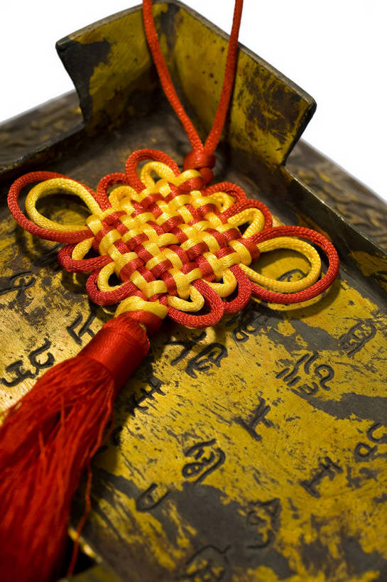 竖图,彩色,静物,中国,装饰,纹路,雕刻,图片,纹理,文化遗产,艺术品,历史,文物,装饰品,古代,两个,中国结,摄影,古董,华丽,修饰,点缀,中国文化,东亚,肌理,衬托,美观,雅致,雅观,青铜器,古远,古代文明,美术工艺,影棚拍摄,传统文化,交龙纹,bj174