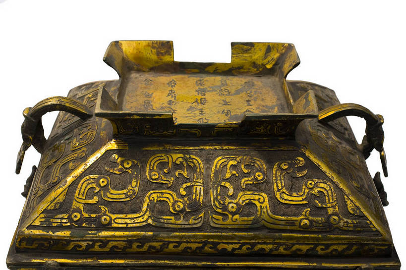 横图,彩色,静物,中国,装饰,纹路,雕刻,图片,纹理,文化遗产,艺术品,历史,文物,装饰品,古代,一个,摄影,单个,古董,华丽,修饰,点缀,中国文化,东亚,肌理,衬托,美观,雅致,雅观,青铜器,古远,古代文明,美术工艺,影棚拍摄,传统文化,交龙纹,bj174