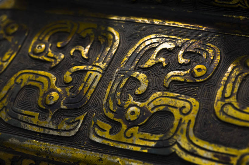 横图,彩色,静物,中国,装饰,纹路,雕刻,图片,纹理,文化遗产,艺术品,历史,文物,装饰品,古代,一个,摄影,单个,古董,华丽,修饰,点缀,中国文化,东亚,肌理,衬托,美观,雅致,雅观,青铜器,古远,古代文明,美术工艺,影棚拍摄,传统文化,交龙纹,bj174