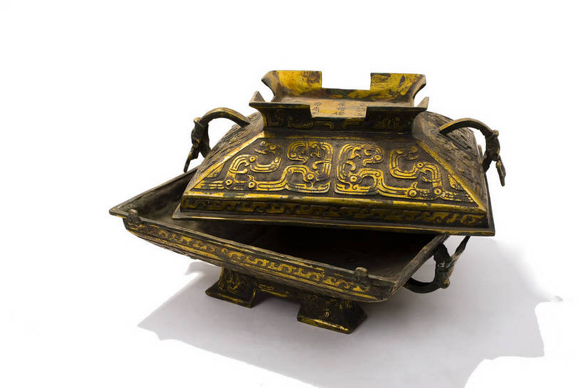 横图,彩色,静物,中国,装饰,纹路,雕刻,图片,纹理,文化遗产,艺术品,历史,文物,装饰品,古代,一个,摄影,单个,古董,华丽,修饰,点缀,中国文化,东亚,肌理,衬托,美观,雅致,雅观,青铜器,古远,古代文明,美术工艺,影棚拍摄,传统文化,交龙纹,bj174