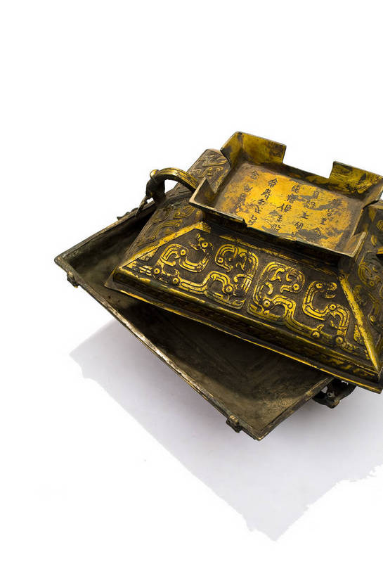 竖图,彩色,静物,中国,装饰,纹路,雕刻,图片,纹理,文化遗产,艺术品,历史,文物,装饰品,古代,一个,摄影,单个,古董,华丽,修饰,点缀,中国文化,东亚,肌理,衬托,美观,雅致,雅观,青铜器,古远,古代文明,美术工艺,影棚拍摄,传统文化,交龙纹,bj174