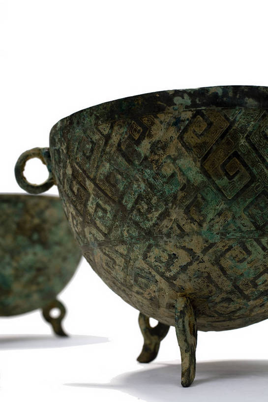 竖图,彩色,静物,中国,装饰,纹路,雕刻,图片,纹理,文化遗产,艺术品,历史,文物,装饰品,古代,一个,摄影,单个,古董,华丽,修饰,点缀,中国文化,东亚,肌理,衬托,美观,雅致,雅观,青铜器,古远,古代文明,美术工艺,影棚拍摄,传统文化,勾连雷纹,bj174