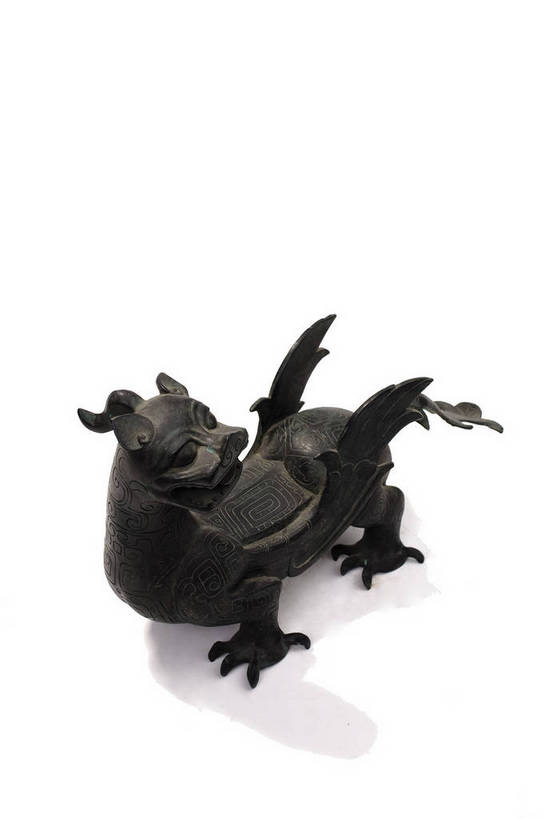 竖图,彩色,静物,金属制品,中国,金属,神兽,雕刻,图片,文化遗产,艺术品,古典,历史,文化,文物,装饰品,古代,一个,工艺品,摄影,单个,古董,古物,中国文化,古玩,东亚,青铜,青铜器,古远,古代文明,美术工艺,影棚拍摄,传统文化,青铜制品,错金银双翼神兽,bj174