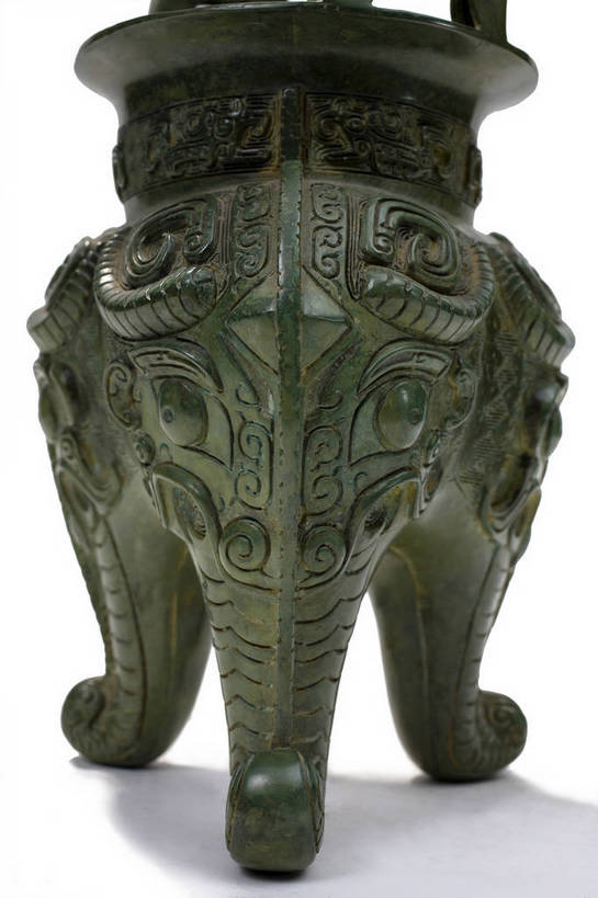 竖图,彩色,静物,中国,装饰,纹路,雕刻,图片,纹理,文化遗产,艺术品,历史,文物,装饰品,古代,一个,摄影,单个,古董,华丽,修饰,点缀,中国文化,东亚,肌理,衬托,美观,雅致,雅观,青铜器,古远,古代文明,美术工艺,影棚拍摄,传统文化,象纹,bj174