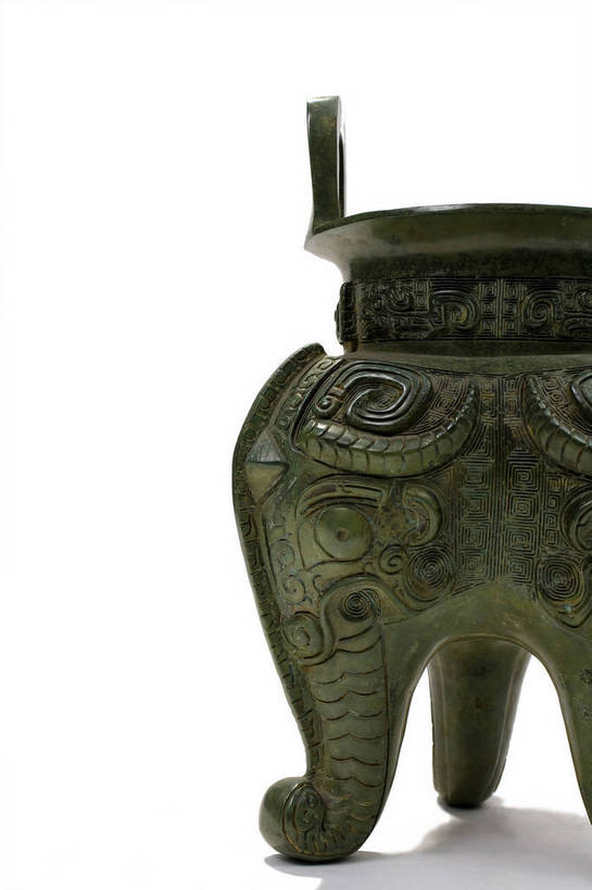 竖图,彩色,静物,中国,装饰,纹路,雕刻,图片,纹理,文化遗产,艺术品,历史,文物,装饰品,古代,一个,摄影,单个,古董,华丽,修饰,点缀,中国文化,东亚,肌理,衬托,美观,雅致,雅观,青铜器,古远,古代文明,美术工艺,影棚拍摄,传统文化,象纹,bj174