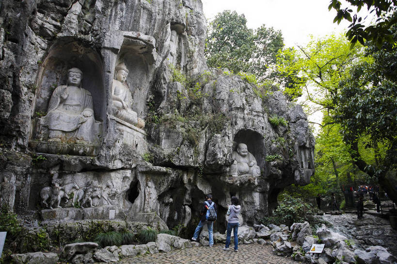 寺庙,横图,彩色,室外,白天,旅游,度假,名胜古迹,标志建筑,地标,建筑,中国,遗迹,雕像,图片,古迹,历史,文物,娱乐,建设,佛,古建筑,浙江,石雕,树木,古代,享受,休闲,旅游胜地,放松,摄影,佛教,杭州,中国文化,石窟,供奉,古文明,东亚,元朝,朝代,古远,观光,旅行,传统文化,飞来峰,元代,bj174