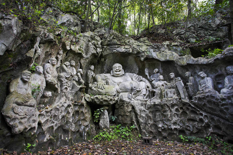 寺庙,横图,彩色,室外,白天,旅游,度假,名胜古迹,标志建筑,地标,建筑,中国,遗迹,雕像,图片,古迹,历史,文物,娱乐,建设,佛,古建筑,浙江,石雕,树木,古代,享受,休闲,旅游胜地,放松,摄影,佛教,杭州,中国文化,石窟,供奉,古文明,东亚,元朝,朝代,古远,旅行,传统文化,飞来峰,元代,bj174