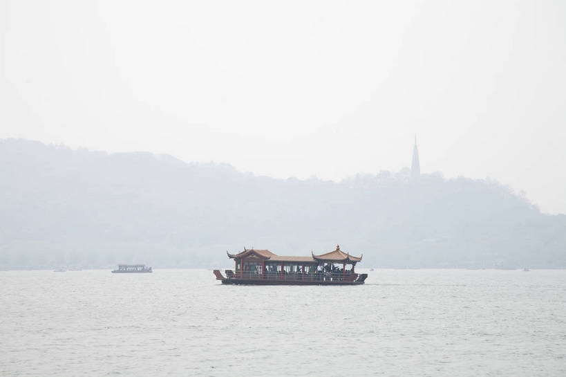 横图,彩色,室外,白天,旅游,度假,名胜古迹,标志建筑,地标,建筑,西湖,中国,亚洲,遗迹,图片,古迹,文物,娱乐,建设,古建筑,浙江,游船,树木,浙江省,湖水,春季,春天,享受,休闲,旅游胜地,放松,摄影,杭州,自然风光,古文明,东亚,杭州市,中华人民共和国,华东地区,省会,浙,旅行,宝石山,保俶塔,保叔塔,bj174