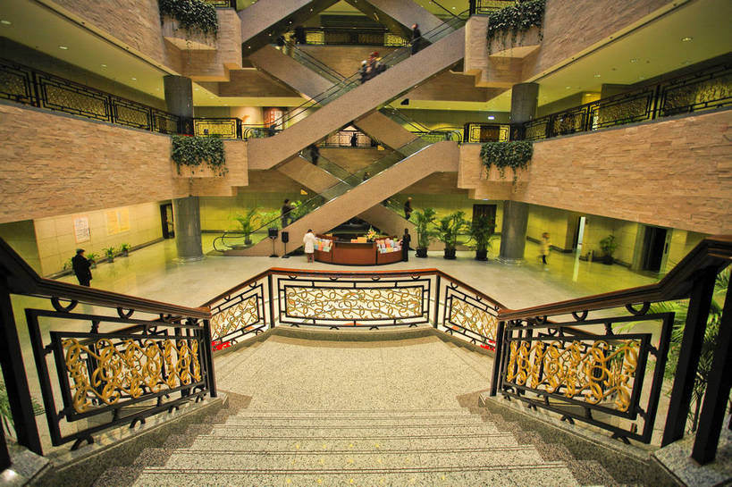 博物馆,横图,彩色,室内,白天,仰视,旅游,度假,名胜古迹,标志建筑,地标,建筑,上海,中国,遗迹,图片,扶梯,屋顶,古迹,文物,娱乐,建设,古建筑,大堂,地标建筑,享受,休闲,旅游胜地,放松,摄影,上海博物馆,公共设施,参观,古文明,东亚,旅行,bj174