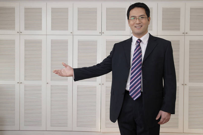 东方人,一个人,商务人士,商务男性,办公室,横图,彩色,室内,白天,衬衫,商务,成功,信心,职员,北京,中国,亚洲,套装,正装,图片,站着,摄影,礼貌,商务装,邀请,工薪阶层,东亚,男人,男性,亚洲人,中国人,年轻人,白领,上班族,举手,半身,影棚拍摄,衬衣,高兴,办公,bj174