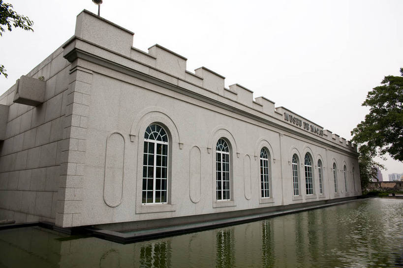 博物馆,横图,彩色,室外,白天,旅游,度假,名胜古迹,标志建筑,城市,地标,建筑,澳门,中国,遗迹,图片,水池,古迹,文物,娱乐,建设,现代,古建筑,现代建筑,地标建筑,享受,休闲,旅游胜地,放松,公共设施,都市风光,文明,中国文化,古文明,繁荣,旅行,澳门博物馆,bj174