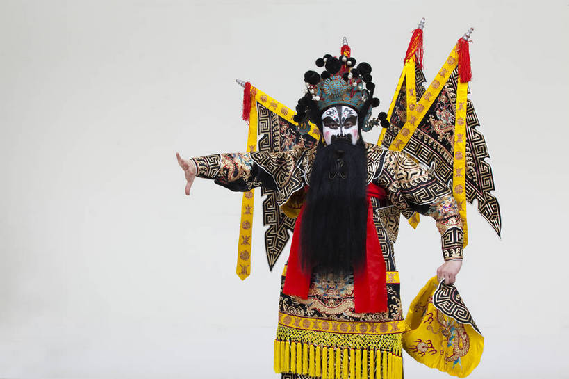 中年人,一个人,演员,横图,彩色,白色背景,正面,化妆,北京,中国,亚洲,仅一个人,表演,艺术,造型,鲜艳,头饰,图片,注视,文化,脸谱,观察,看,站着,表情,姿势,摄影,服饰,观看,动作,察看,关注,中国文化,戏剧,民族服饰,演出服,京剧,东亚,戏曲,国粹,男人,中国人,半身,影棚拍摄,化装,张飞,中国戏曲,传统文化,舞台妆,角色,花脸,净,bj174