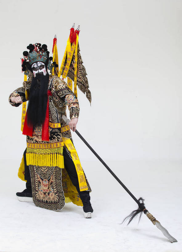 中年人,一个人,演员,竖图,彩色,白色背景,正面,化妆,北京,中国,亚洲,仅一个人,表演,艺术,造型,鲜艳,头饰,图片,注视,文化,脸谱,观察,看,站着,表情,竖,姿势,摄影,服饰,观看,动作,察看,关注,中国文化,戏剧,民族服饰,演出服,京剧,东亚,戏曲,国粹,男人,中国人,全身,影棚拍摄,化装,张飞,中国戏曲,传统文化,舞台妆,角色,花脸,净,bj174