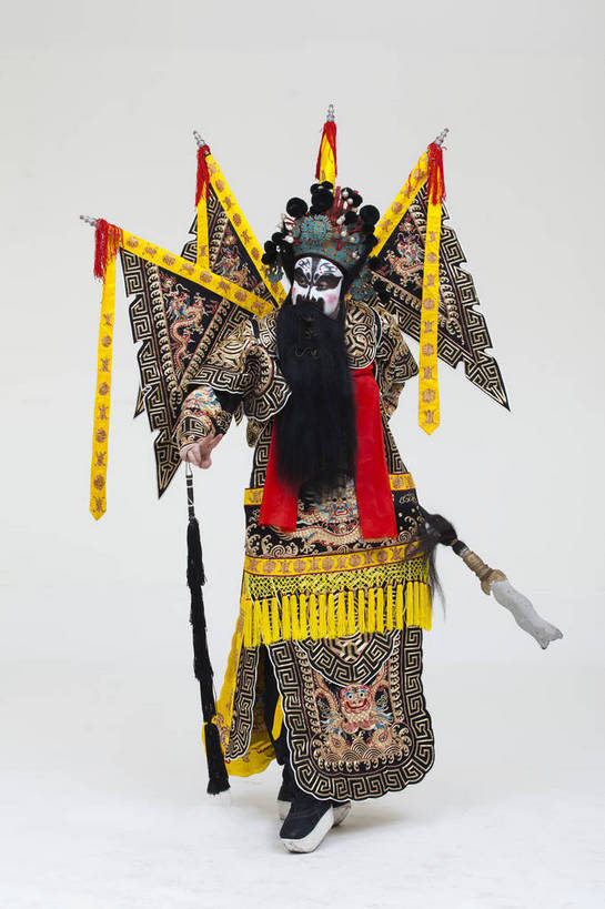 中年人,一个人,演员,竖图,彩色,白色背景,正面,化妆,北京,中国,亚洲,仅一个人,表演,艺术,造型,鲜艳,头饰,图片,注视,文化,脸谱,观察,看,站着,表情,竖,姿势,摄影,服饰,观看,动作,察看,关注,中国文化,戏剧,民族服饰,演出服,京剧,东亚,戏曲,国粹,男人,中国人,全身,影棚拍摄,化装,张飞,中国戏曲,传统文化,舞台妆,角色,花脸,净,bj174