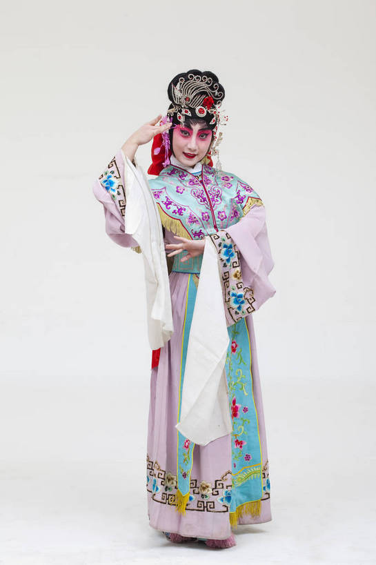 一个人,演员,竖图,彩色,白色背景,正面,化妆,北京,中国,亚洲,仅一个人,表演,艺术,造型,鲜艳,头饰,图片,注视,文化,脸谱,观察,看,站着,表情,竖,姿势,摄影,服饰,观看,动作,察看,关注,中国文化,戏剧,民族服饰,演出服,京剧,东亚,国粹,花旦,女人,中国人,年轻人,全身,影棚拍摄,化装,中国戏曲,传统文化,舞台妆,bj174