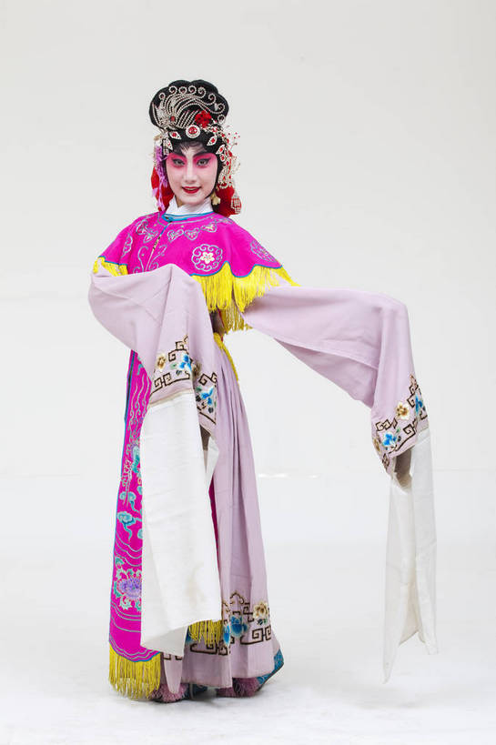 一个人,演员,竖图,彩色,白色背景,正面,化妆,北京,中国,亚洲,仅一个人,表演,艺术,造型,鲜艳,头饰,图片,注视,文化,脸谱,观察,看,站着,表情,竖,姿势,摄影,服饰,观看,动作,察看,关注,中国文化,戏剧,民族服饰,演出服,京剧,东亚,国粹,花旦,女人,中国人,年轻人,全身,影棚拍摄,化装,中国戏曲,传统文化,舞台妆,bj174