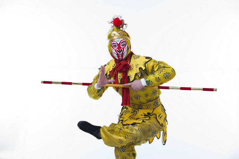 中年人,一个人,演员,横图,彩色,白色背景,正面,化妆,北京,中国,亚洲,仅一个人,表演,艺术,造型,鲜艳,头饰,图片,注视,文化,脸谱,观察,看,表情,姿势,摄影,服饰,观看,动作,察看,关注,中国文化,金箍棒,戏剧,民族服饰,演出服,京剧,东亚,国粹,美猴王,男人,中国人,全身,影棚拍摄,化装,中国戏曲,武生,传统文化,舞台妆,bj174